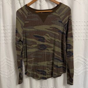 Like New Wantable Camouflage Long Sleeve Sweater - Medium